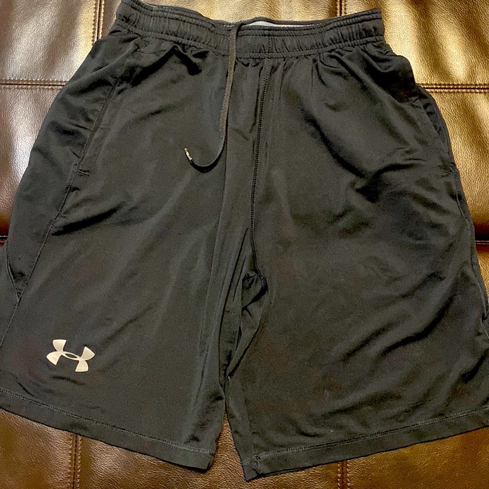 UA Loose-Fitted Small Shorts